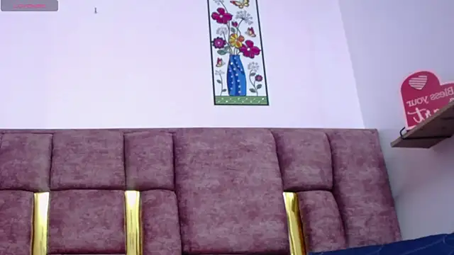 VICTORIAHANK  online show from 04/09/26, 07:09