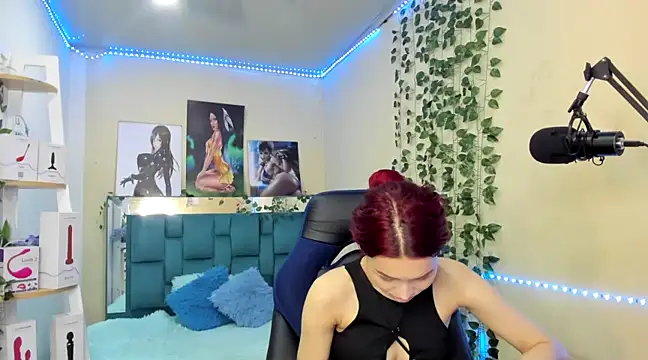 naomy hot 777 online show from 03/19/25, 08:00