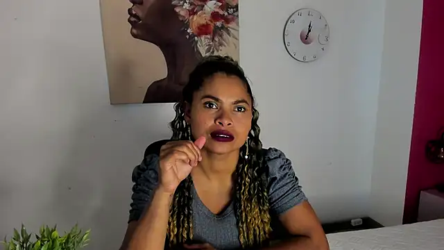 CamiilaReyes online show from 11/21/25, 01:43