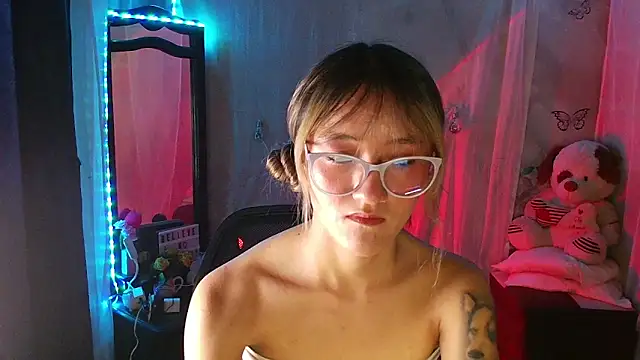 Snapshot of Lya1_ch chatting on 10/04/25, 10:11 Lya1 ch online show from 10/04/25, 10:11