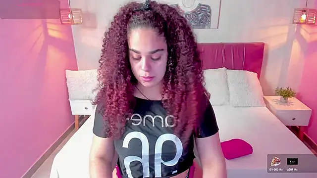 Snapshot of ninna_curly chatting on 03/18/25, 04:07 ninna curly online show from 03/18/25, 04:07