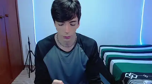 Snapshot of H3ll_B0I chatting on 03/01/25, 11:04 H3ll B0I online show from 03/01/25, 11:04