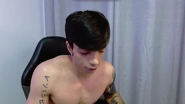 Snapshot of H3ll_B0I chatting on 09/23/25, 04:19 H3ll B0I online show from 09/23/25, 04:19