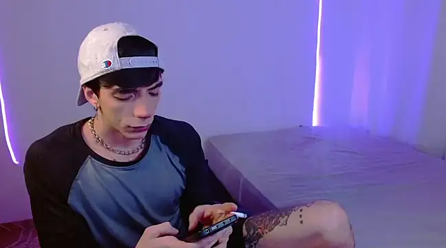 Snapshot of H3ll_B0I chatting on 02/11/25, 06:40 H3ll B0I online show from 02/11/25, 06:40