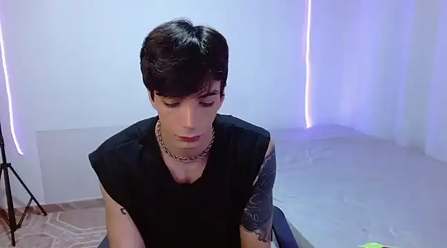 Snapshot of H3ll_B0I chatting on 03/15/25, 08:21 H3ll B0I online show from 03/15/25, 08:21