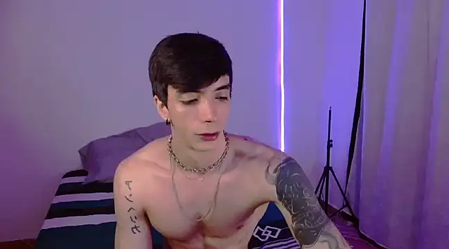 Snapshot of H3ll_B0I chatting on 01/30/25, 04:58 H3ll B0I online show from 01/30/25, 04:58