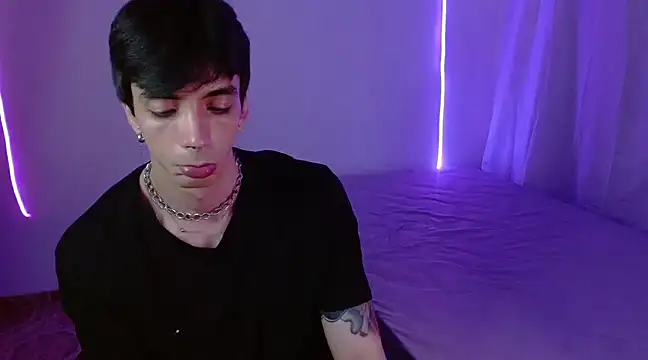 Snapshot of H3ll_B0I chatting on 02/02/25, 05:32 H3ll B0I online show from 02/02/25, 05:32