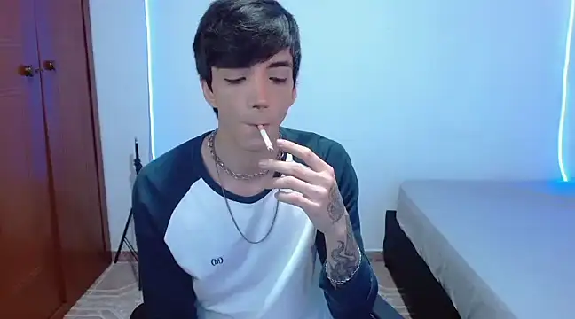 Snapshot of H3ll_B0I chatting on 03/07/25, 03:29 H3ll B0I online show from 03/07/25, 03:29