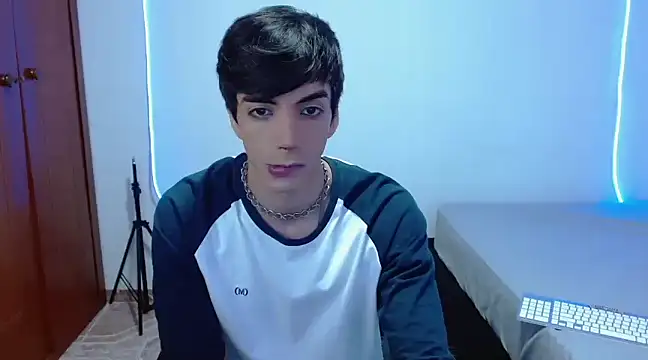 Snapshot of H3ll_B0I chatting on 03/07/25, 06:46 H3ll B0I online show from 03/07/25, 06:46