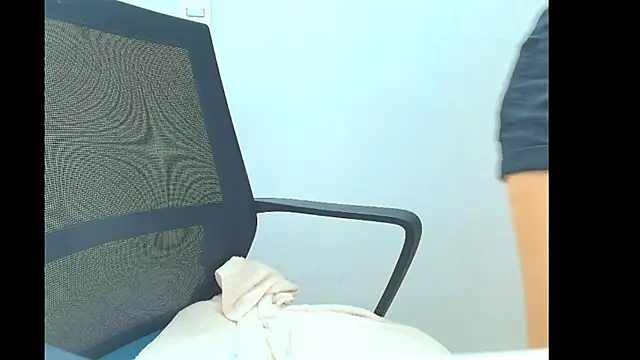 Snapshot of Alaiapink chatting on 02/27/26, 12:05 Alaiapink online show from 02/27/26, 12:05