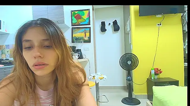 Snapshot of Alaiapink chatting on 06/19/26, 03:12 Alaiapink online show from 06/19/26, 03:12