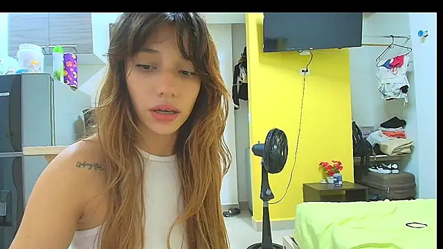 Snapshot of Alaiapink chatting on 07/12/26, 02:12 Alaiapink online show from 07/12/26, 02:12
