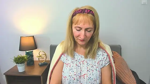 Snapshot of MargaretMilf69 chatting on 02/09/25, 11:25 MargaretMilf69 online show from 02/09/25, 11:25
