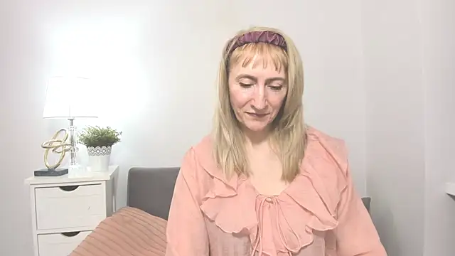 Snapshot of MargaretMilf69 chatting on 03/14/25, 04:30 MargaretMilf69 online show from 03/14/25, 04:30