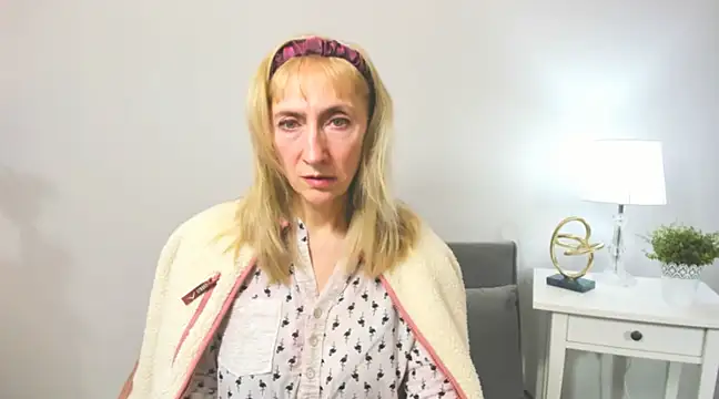 Snapshot of MargaretMilf69 chatting on 02/19/25, 04:33 MargaretMilf69 online show from 02/19/25, 04:33