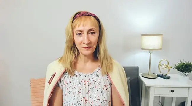 Snapshot of MargaretMilf69 chatting on 02/14/25, 01:08 MargaretMilf69 online show from 02/14/25, 01:08