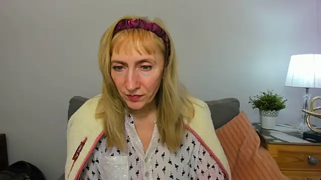 Snapshot of MargaretMilf69 chatting on 02/25/25, 04:14 MargaretMilf69 online show from 02/25/25, 04:14