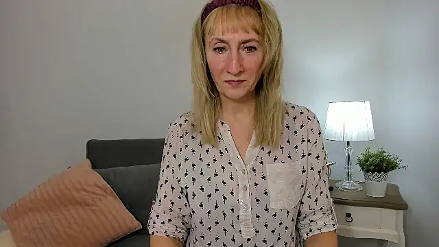 Snapshot of MargaretMilf69 chatting on 02/28/25, 01:25 MargaretMilf69 online show from 02/28/25, 01:25