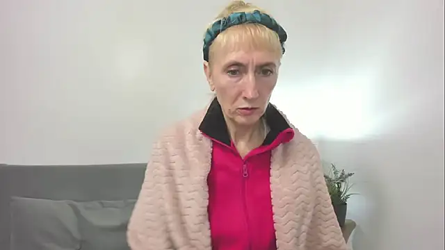 Snapshot of MargaretMilf69 chatting on 10/14/25, 03:23 MargaretMilf69 online show from 10/14/25, 03:23