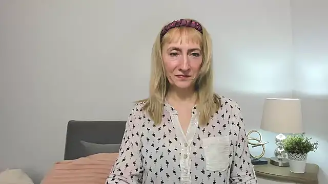 Snapshot of MargaretMilf69 chatting on 03/22/25, 10:28 MargaretMilf69 online show from 03/22/25, 10:28