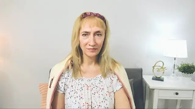 Snapshot of MargaretMilf69 chatting on 02/15/25, 09:27 MargaretMilf69 online show from 02/15/25, 09:27