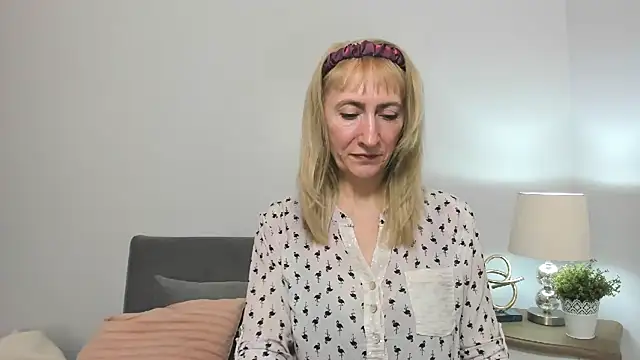 Snapshot of MargaretMilf69 chatting on 03/22/25, 01:30 MargaretMilf69 online show from 03/22/25, 01:30
