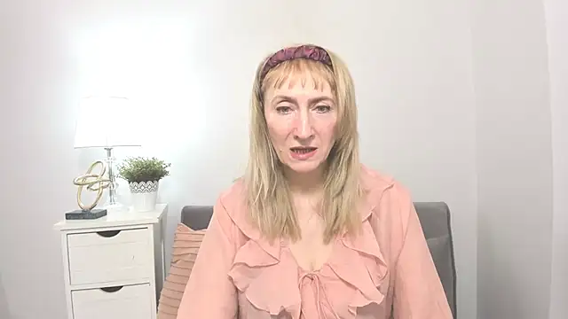 Snapshot of MargaretMilf69 chatting on 03/14/25, 01:24 MargaretMilf69 online show from 03/14/25, 01:24