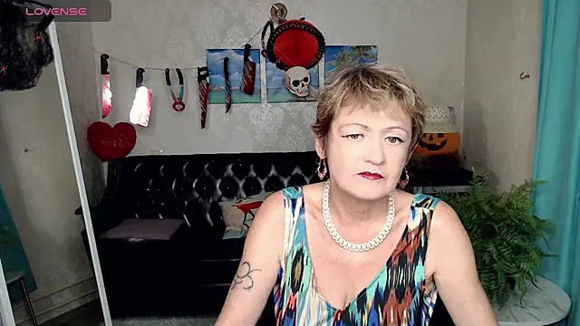 Snapshot of SexyGrandma_ chatting on 10/23/25, 05:11 SexyGrandma online show from 10/23/25, 05:11