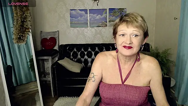 Snapshot of SexyGrandma_ chatting on 10/17/25, 04:31 SexyGrandma online show from 10/17/25, 04:31