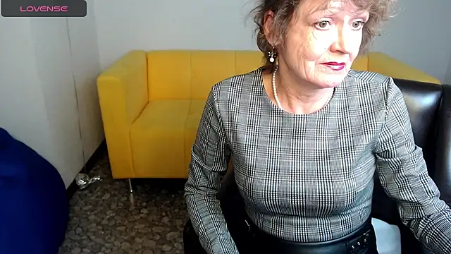 Snapshot of SexyGrandma_ chatting on 02/25/25, 08:32 SexyGrandma online show from 02/25/25, 08:32