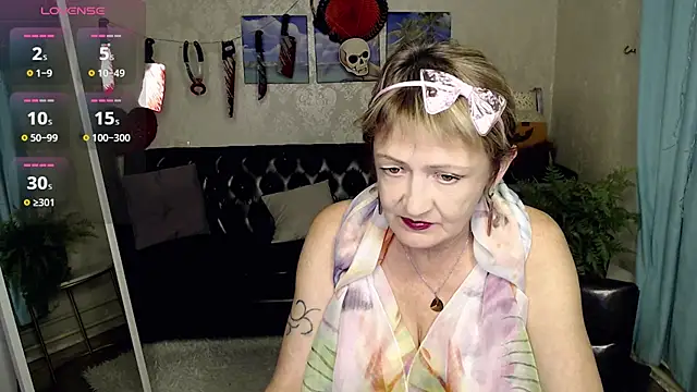 Snapshot of SexyGrandma_ chatting on 10/31/25, 04:03 SexyGrandma online show from 10/31/25, 04:03