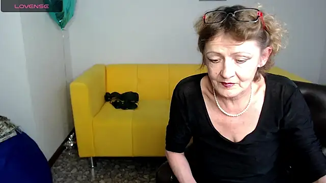 Snapshot of SexyGrandma_ chatting on 02/28/25, 09:44 SexyGrandma online show from 02/28/25, 09:44