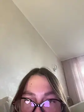 DearAlise online show from 10/31/25, 09:17