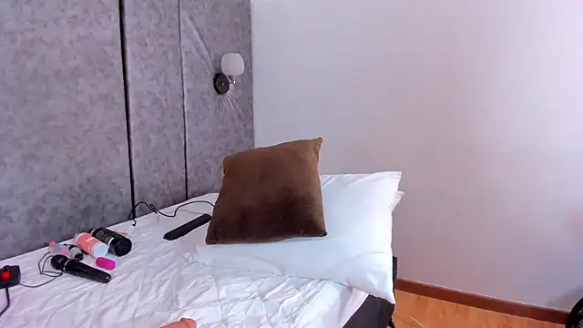 Snapshot of Annita001 chatting on 11/30/25, 11:44 Annita001 online show from 11/30/25, 11:44