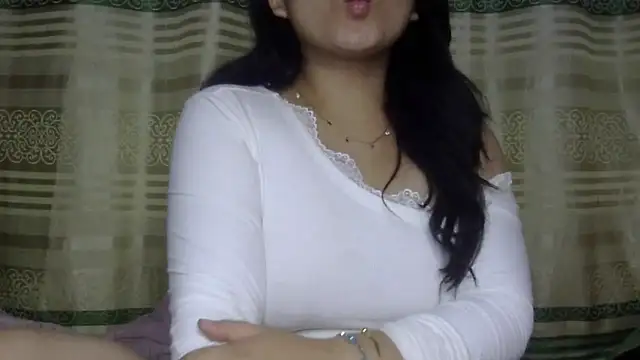 Snapshot of undressed_princesss chatting on 05/11/26, 02:18 undressed princesss online show from 05/11/26, 02:18
