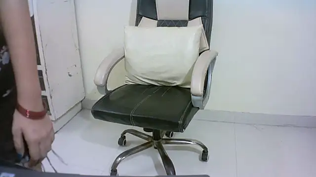 Snapshot of kajal__bhabhi_ chatting on 05/27/26, 02:57 kajal bhabhi online show from 05/27/26, 02:57