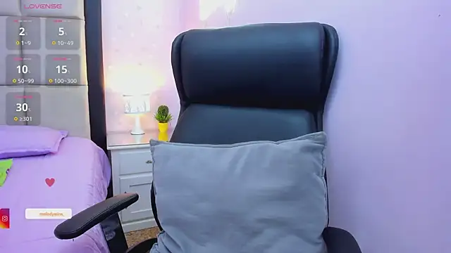 MelodyWinx online show from 10/31/25, 08:16