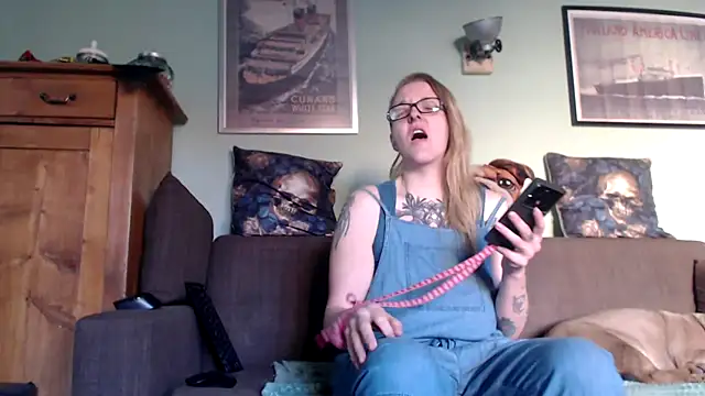 Snapshot of Astrid-Gilbert chatting on 03/18/25, 08:39 Astrid-Gilbert online show from 03/18/25, 08:39