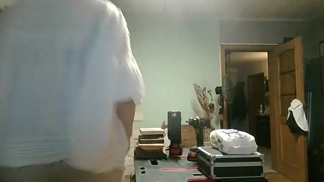 Snapshot of Astrid-Gilbert chatting on 12/19/25, 07:49 Astrid-Gilbert online show from 12/19/25, 07:49