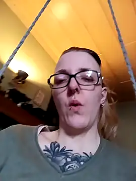 Snapshot of Astrid-Gilbert chatting on 02/04/25, 04:08 Astrid-Gilbert online show from 02/04/25, 04:08