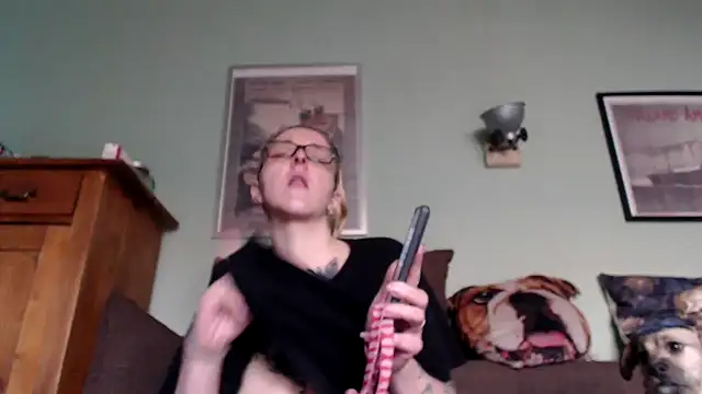 Snapshot of Astrid-Gilbert chatting on 01/29/25, 12:02 Astrid-Gilbert online show from 01/29/25, 12:02