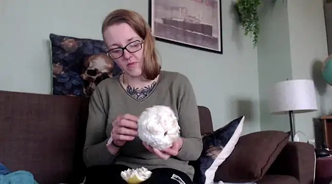 Snapshot of Astrid-Gilbert chatting on 02/25/25, 11:21 Astrid-Gilbert online show from 02/25/25, 11:21