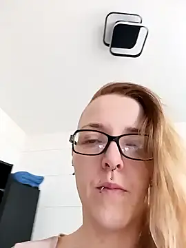 Snapshot of Astrid-Gilbert chatting on 02/04/25, 12:44 Astrid-Gilbert online show from 02/04/25, 12:44