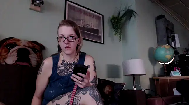 Snapshot of Astrid-Gilbert chatting on 03/02/25, 09:32 Astrid-Gilbert online show from 03/02/25, 09:32