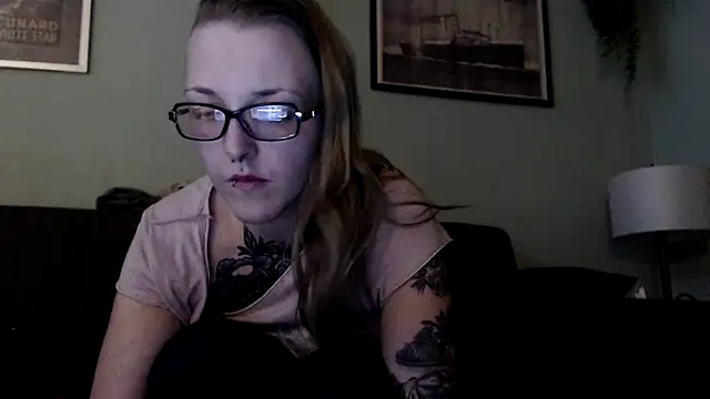 Snapshot of Astrid-Gilbert chatting on 02/04/25, 08:49 Astrid-Gilbert online show from 02/04/25, 08:49