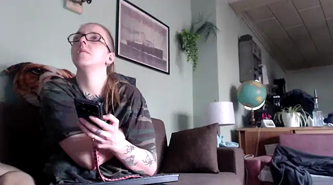 Snapshot of Astrid-Gilbert chatting on 02/26/25, 12:05 Astrid-Gilbert online show from 02/26/25, 12:05