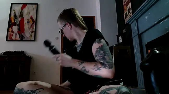 Snapshot of Astrid-Gilbert chatting on 02/23/25, 12:51 Astrid-Gilbert online show from 02/23/25, 12:51