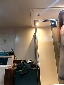 Snapshot of Astrid-Gilbert chatting on 02/18/25, 07:54 Astrid-Gilbert online show from 02/18/25, 07:54