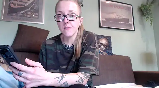 Snapshot of Astrid-Gilbert chatting on 02/26/25, 09:01 Astrid-Gilbert online show from 02/26/25, 09:01