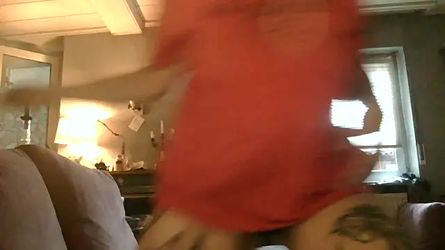 Snapshot of Astrid-Gilbert chatting on 12/15/25, 10:10 Astrid-Gilbert online show from 12/15/25, 10:10